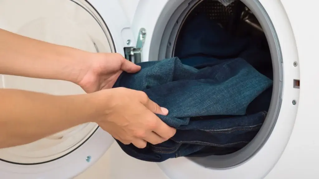 Sötét Ruha Mosás: Miért Büdös Kivétel Után, és Hogyan Kerüld El